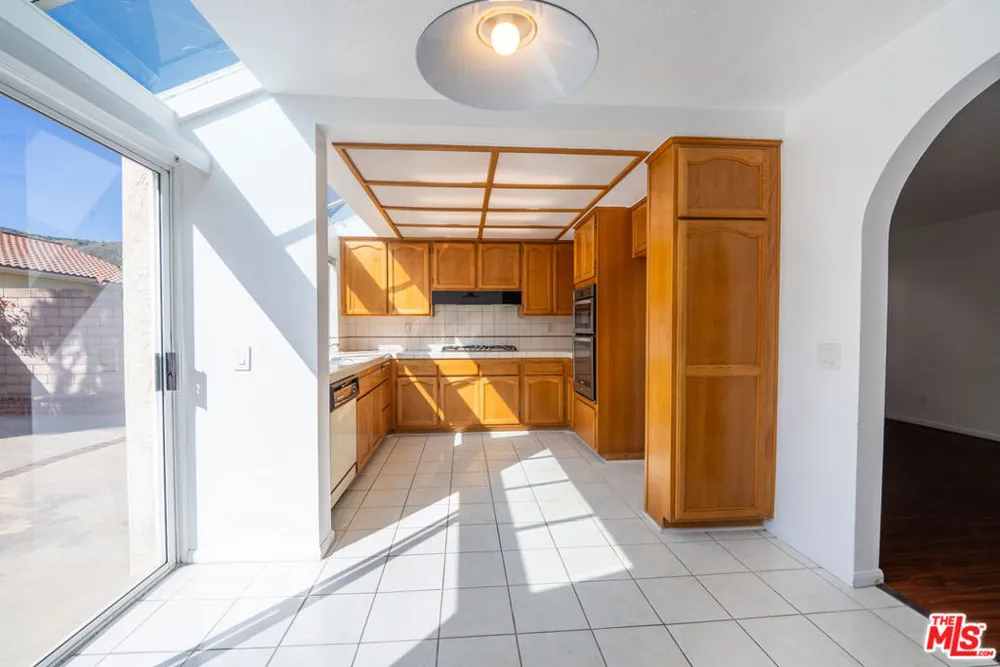 12023 Stone Gate Way Los Angeles, CA 91326