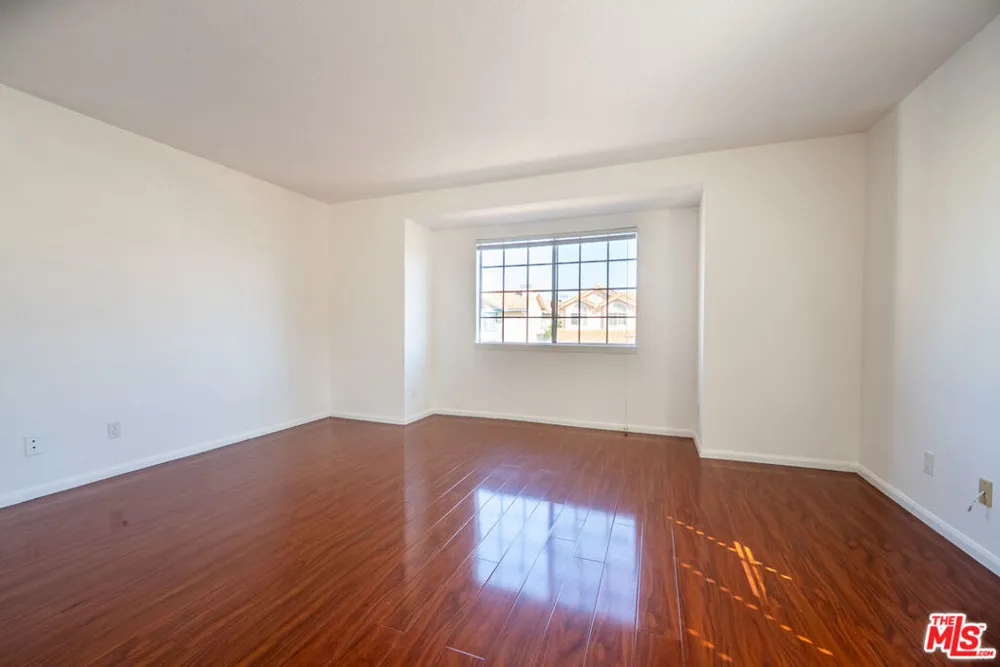 12023 Stone Gate Way Los Angeles, CA 91326