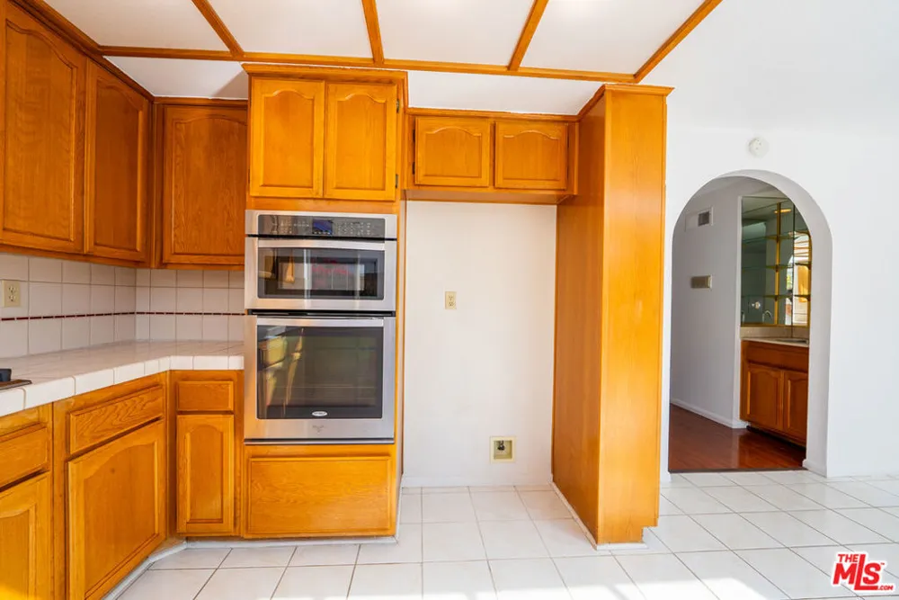12023 Stone Gate Way Los Angeles, CA 91326