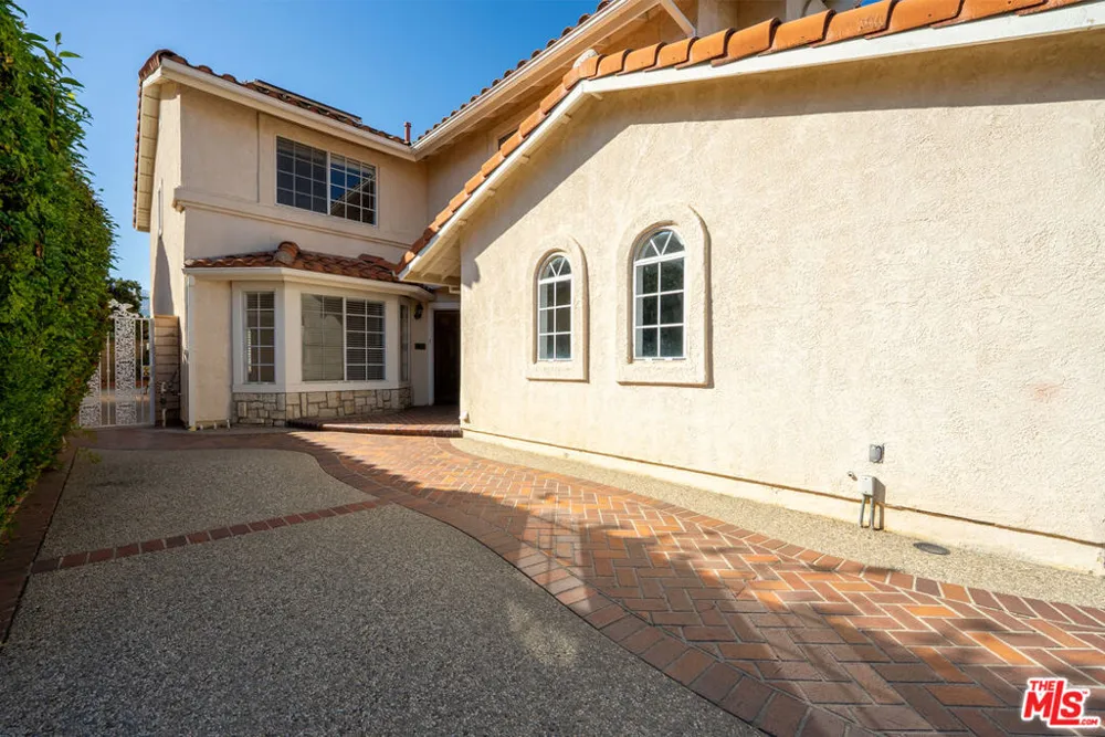 12023 Stone Gate Way Los Angeles, CA 91326