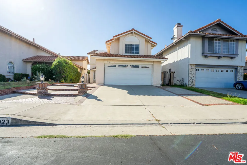 12023 Stone Gate Way Los Angeles, CA 91326