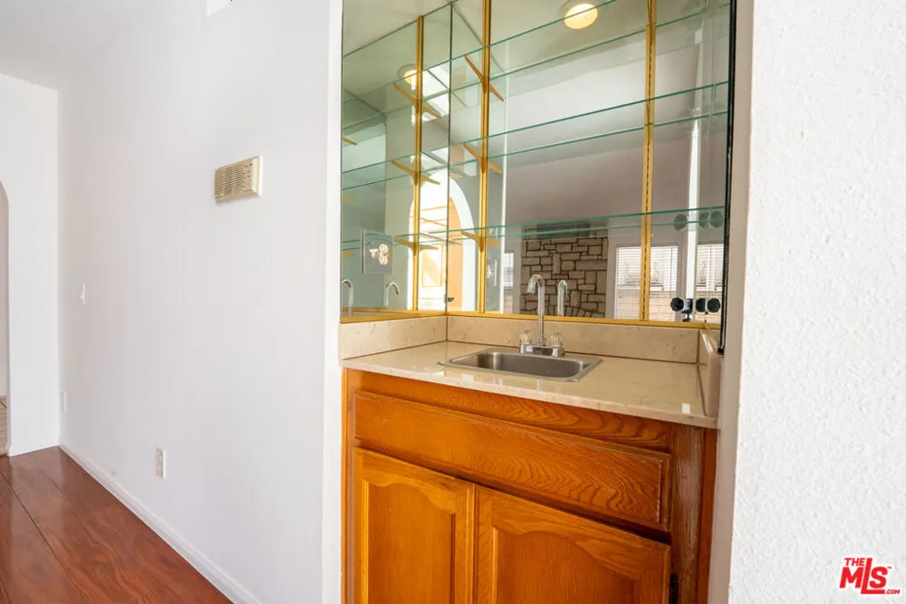 12023 Stone Gate Way Los Angeles, CA 91326