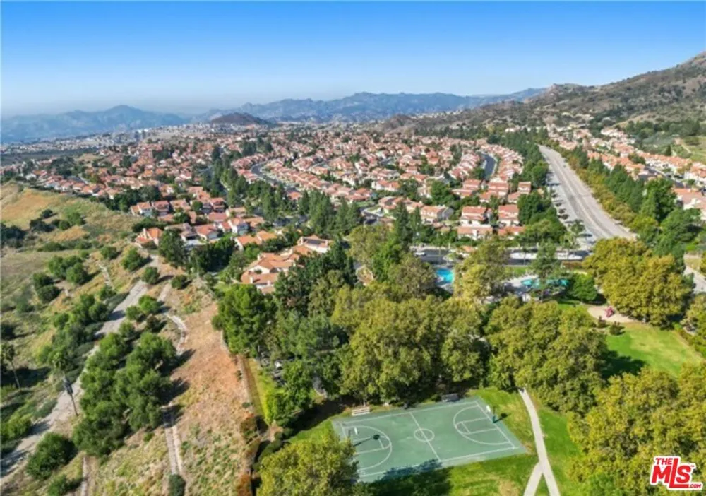 12023 Stone Gate Way Los Angeles, CA 91326