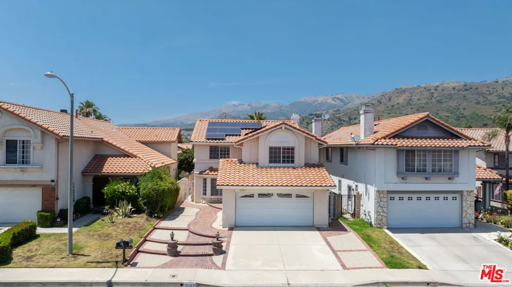 12023 Stone Gate Way Los Angeles, CA 91326
