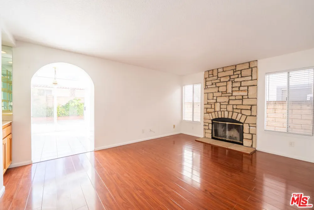 12023 Stone Gate Way Los Angeles, CA 91326