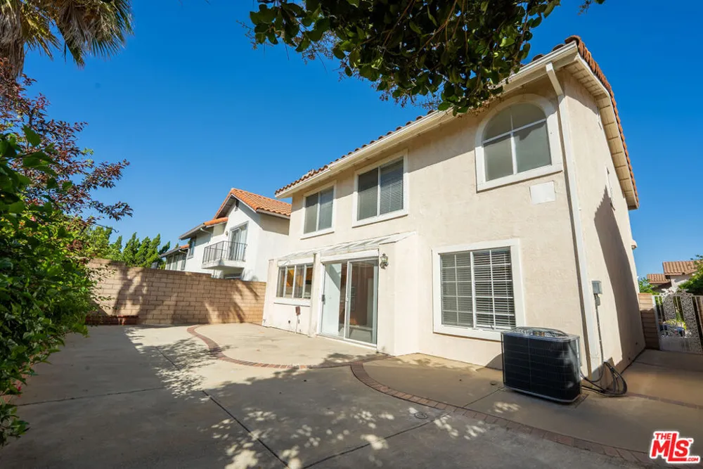 12023 Stone Gate Way Los Angeles, CA 91326