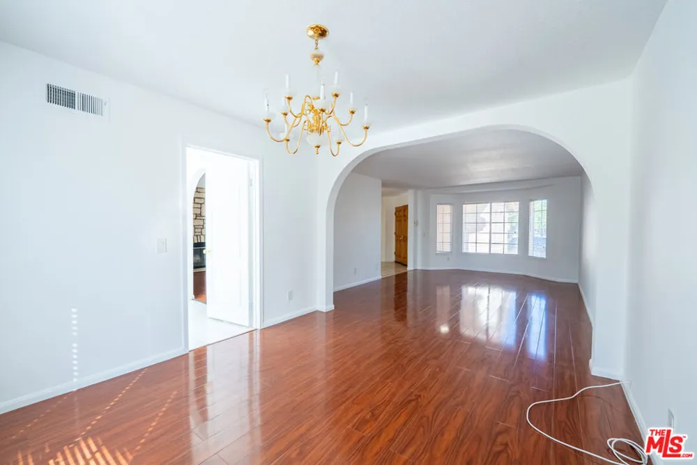 12023 Stone Gate Way Los Angeles, CA 91326
