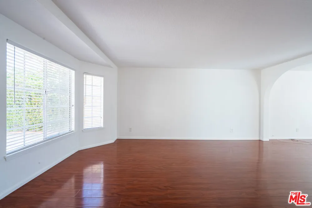 12023 Stone Gate Way Los Angeles, CA 91326