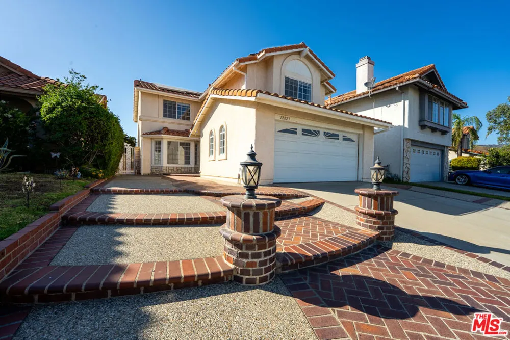 12023 Stone Gate Way Los Angeles, CA 91326