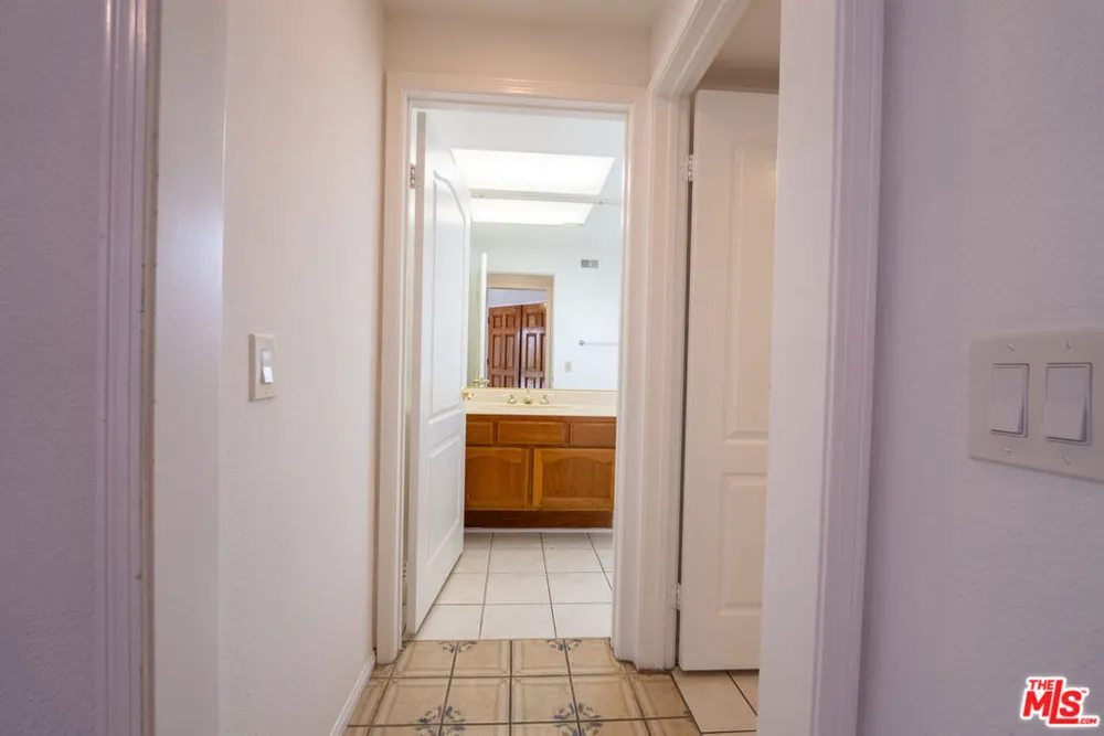 12023 Stone Gate Way Los Angeles, CA 91326