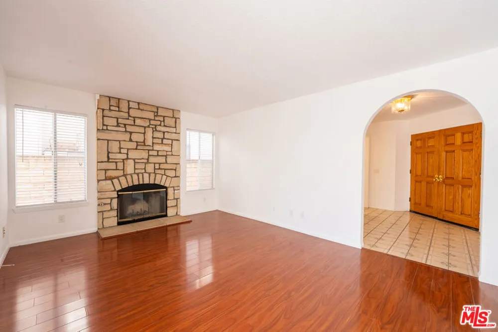 12023 Stone Gate Way Los Angeles, CA 91326