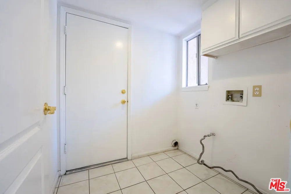 12023 Stone Gate Way Los Angeles, CA 91326