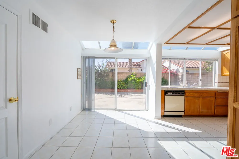 12023 Stone Gate Way Los Angeles, CA 91326