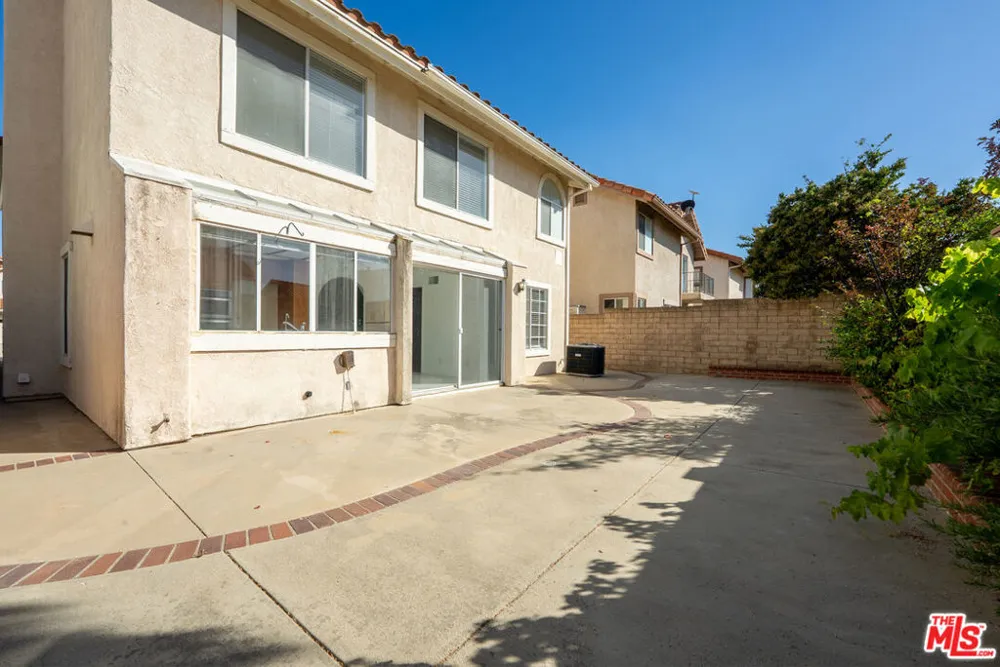 12023 Stone Gate Way Los Angeles, CA 91326