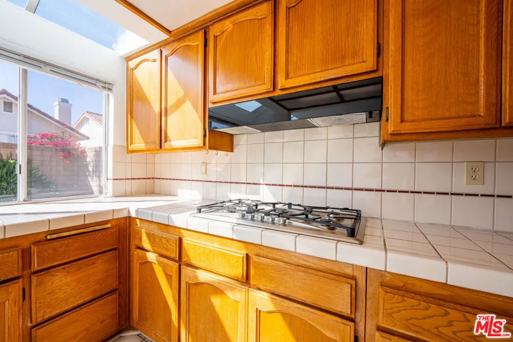12023 Stone Gate Way Los Angeles, CA 91326