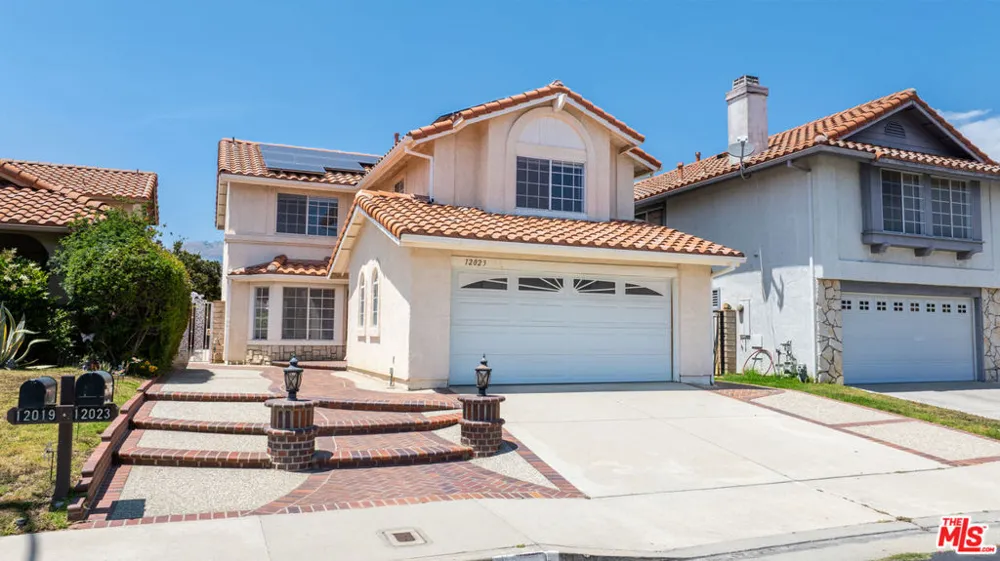 12023 Stone Gate Way Los Angeles, CA 91326
