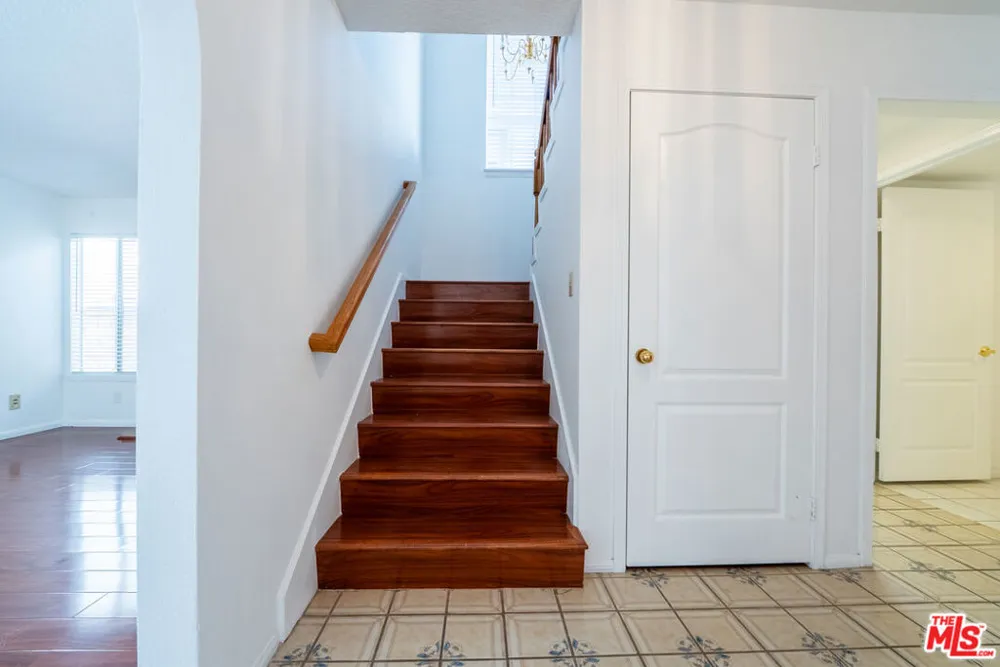 12023 Stone Gate Way Los Angeles, CA 91326