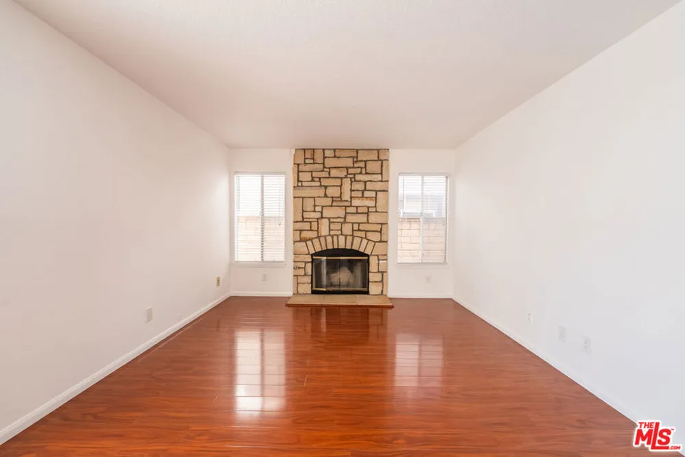 12023 Stone Gate Way Los Angeles, CA 91326