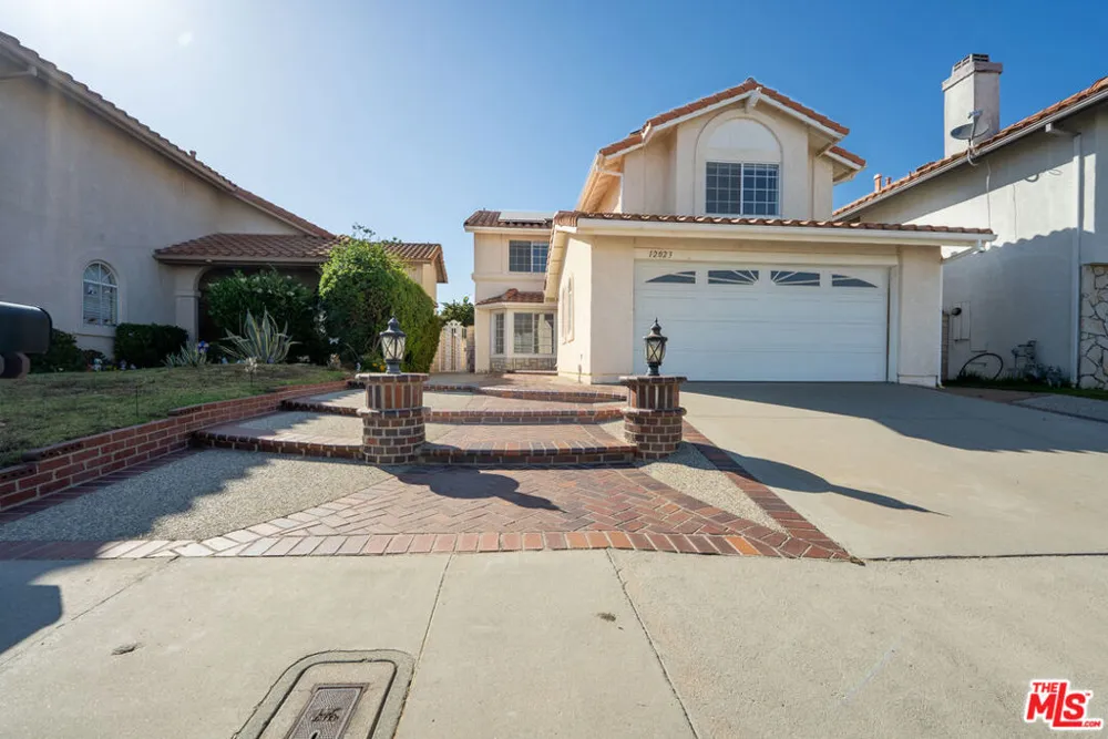 12023 Stone Gate Way Los Angeles, CA 91326