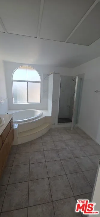 12023 Stone Gate Way Los Angeles, CA 91326