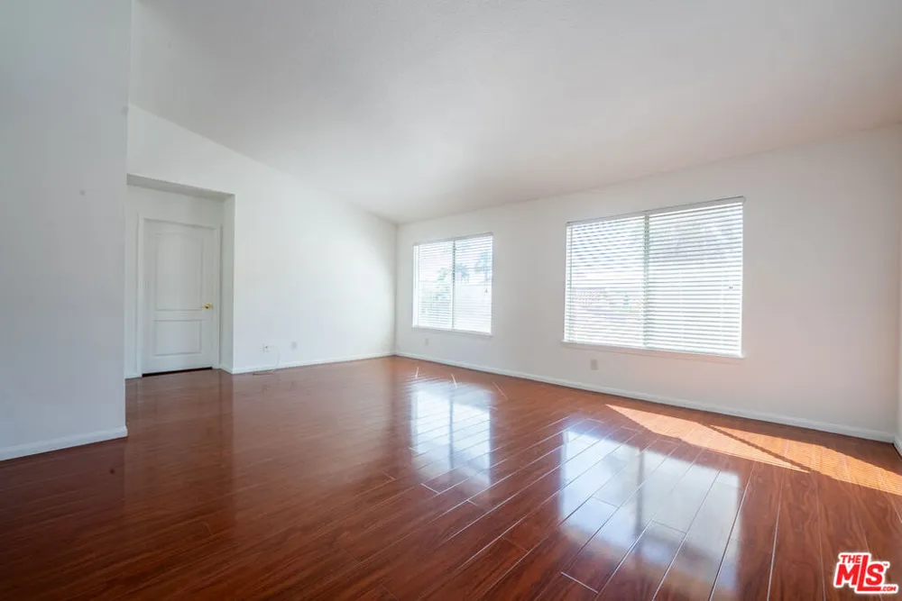 12023 Stone Gate Way Los Angeles, CA 91326