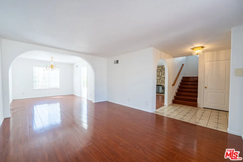 12023 Stone Gate Way Los Angeles, CA 91326