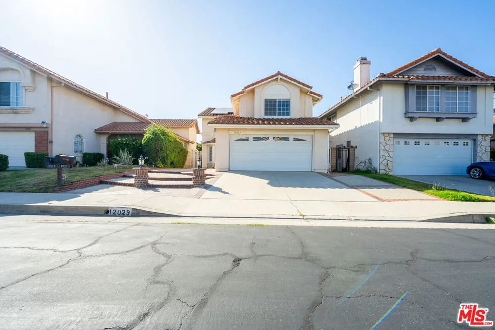 12023 Stone Gate Way Los Angeles, CA 91326