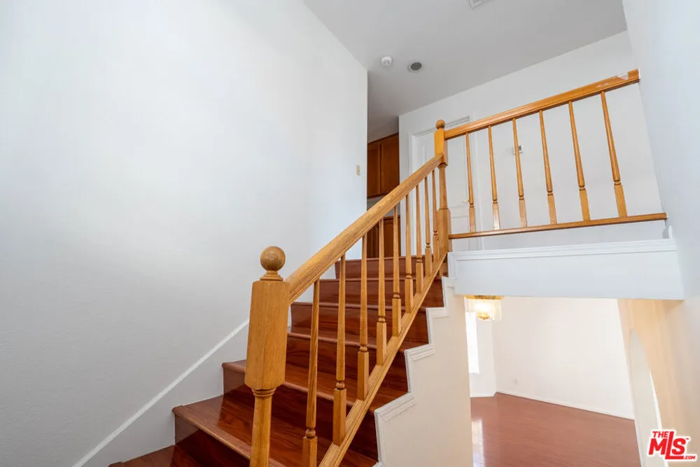 12023 Stone Gate Way Los Angeles, CA 91326