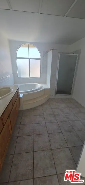 12023 Stone Gate Way Los Angeles, CA 91326