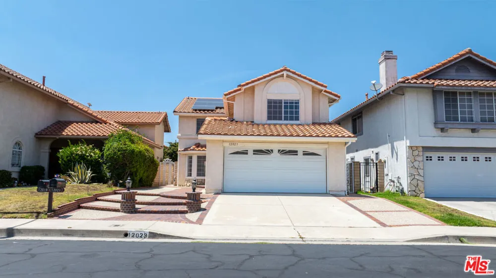 12023 Stone Gate Way Los Angeles, CA 91326