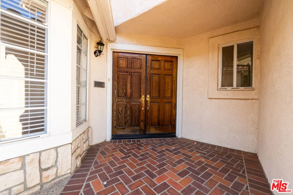 12023 Stone Gate Way Los Angeles, CA 91326