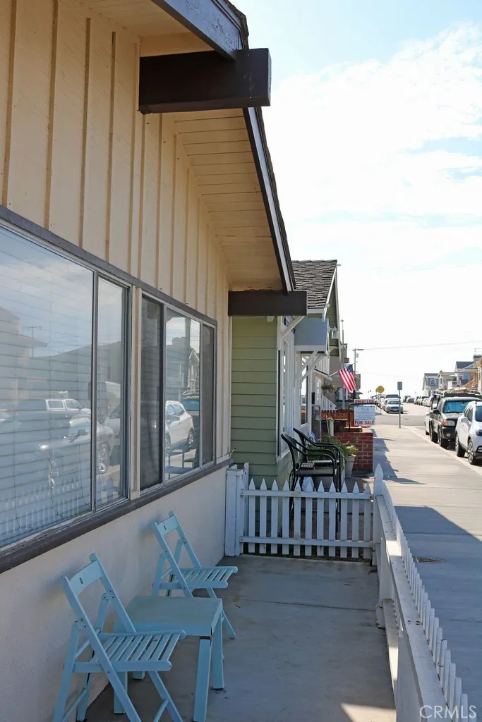 210 29th Street #B Newport Beach, CA 92663