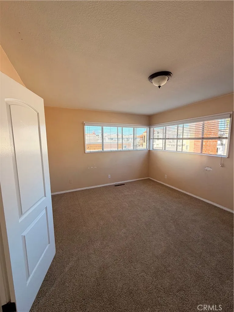 210 29th Street #B Newport Beach, CA 92663