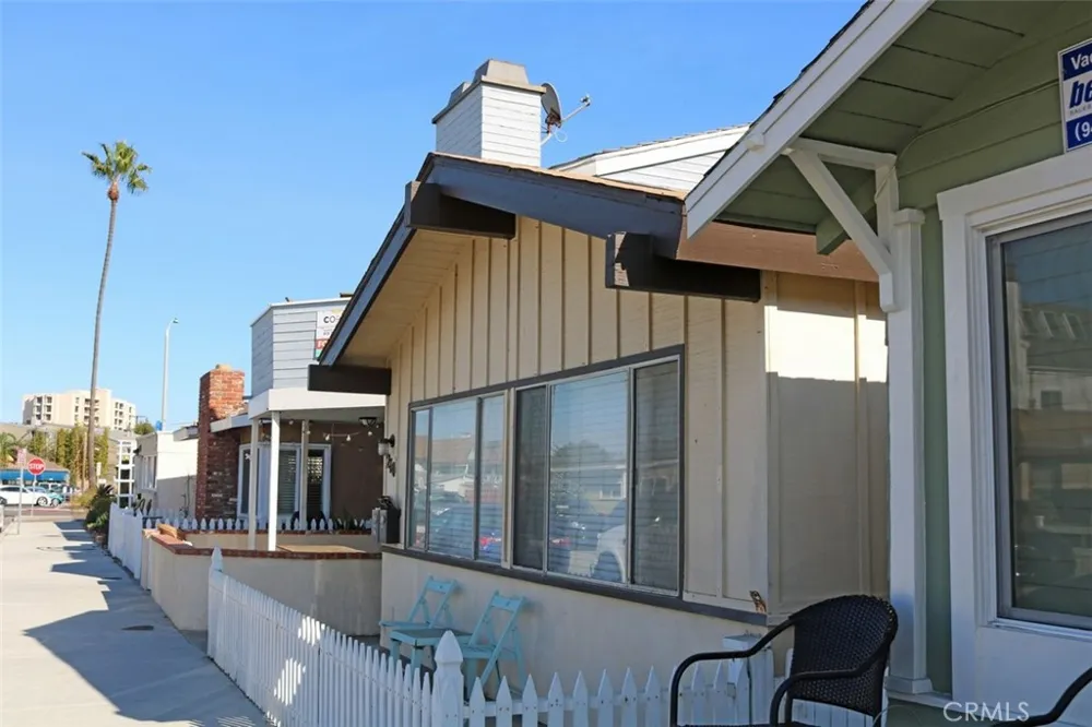 210 29th Street #B Newport Beach, CA 92663