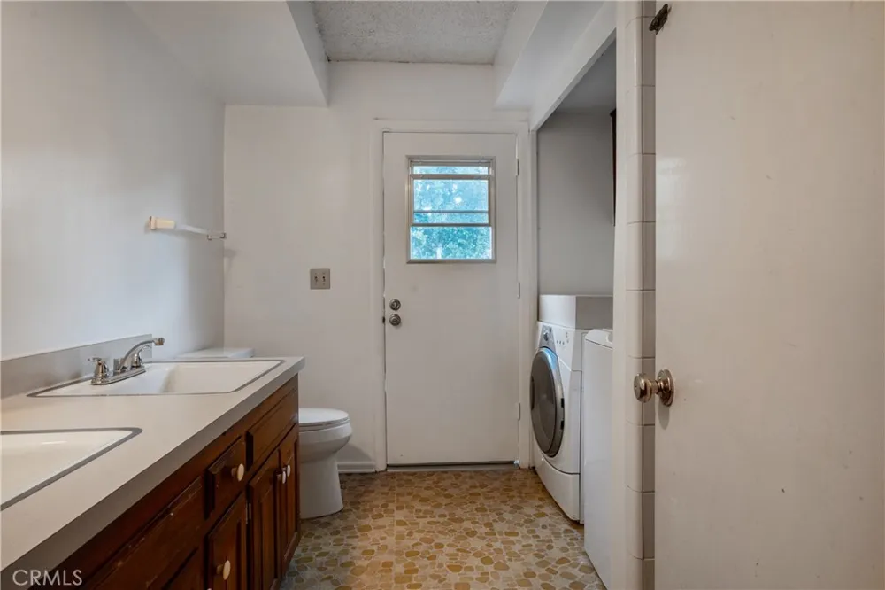 3141 E Palmyra Avenue Orange, CA 92869