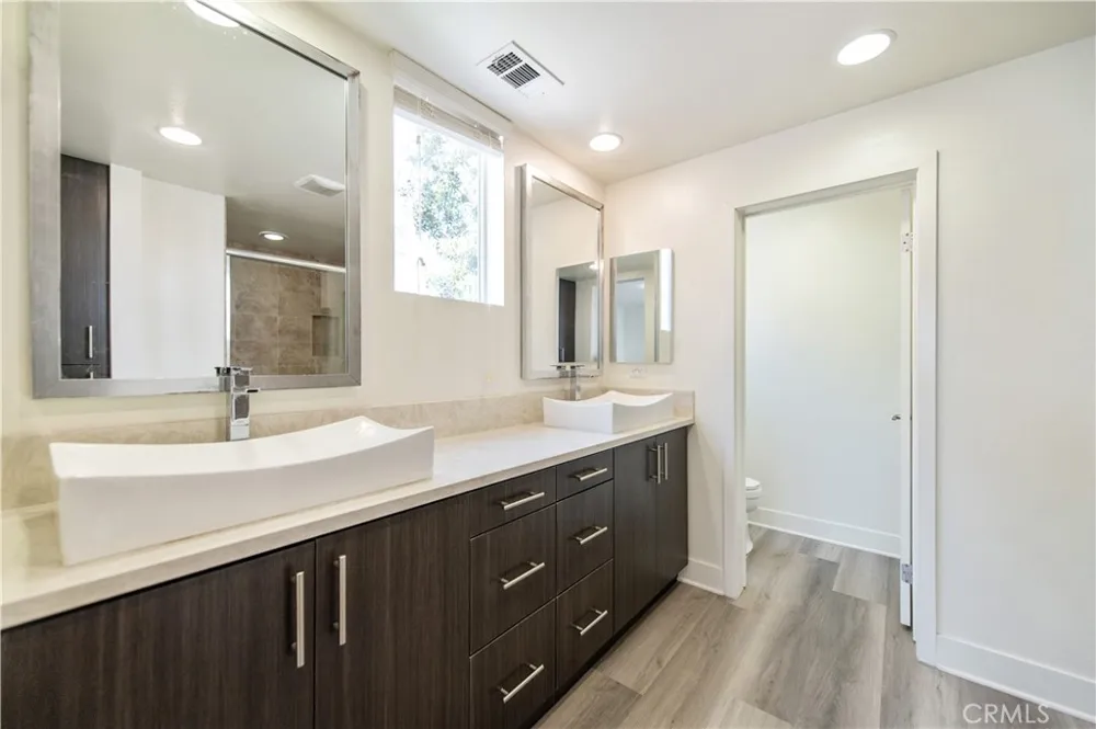 120 Rockefeller Irvine, CA 92612