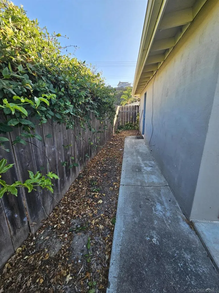 4858 Chateau Drive San Diego, CA 92117