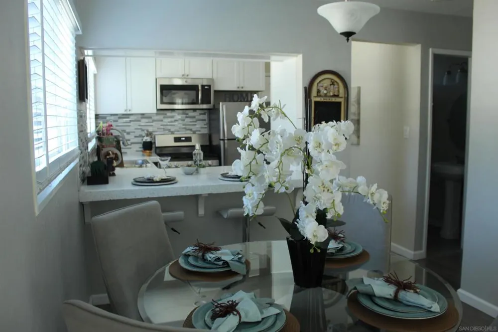 4858 Chateau Drive San Diego, CA 92117