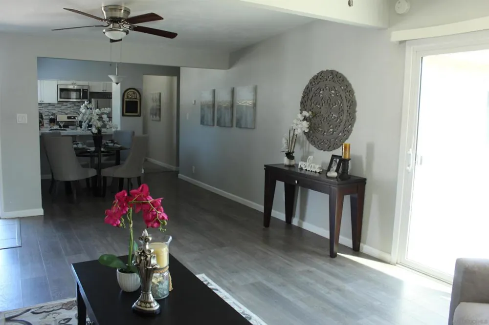 4858 Chateau Drive San Diego, CA 92117