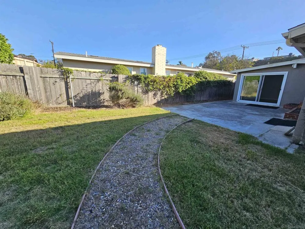 4858 Chateau Drive San Diego, CA 92117