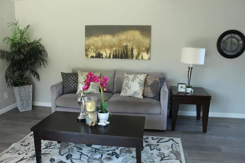 4858 Chateau Drive San Diego, CA 92117