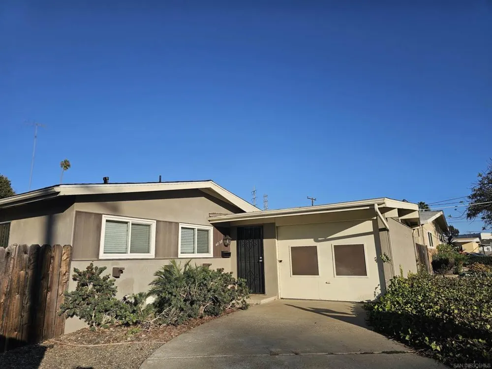 4858 Chateau Drive San Diego, CA 92117