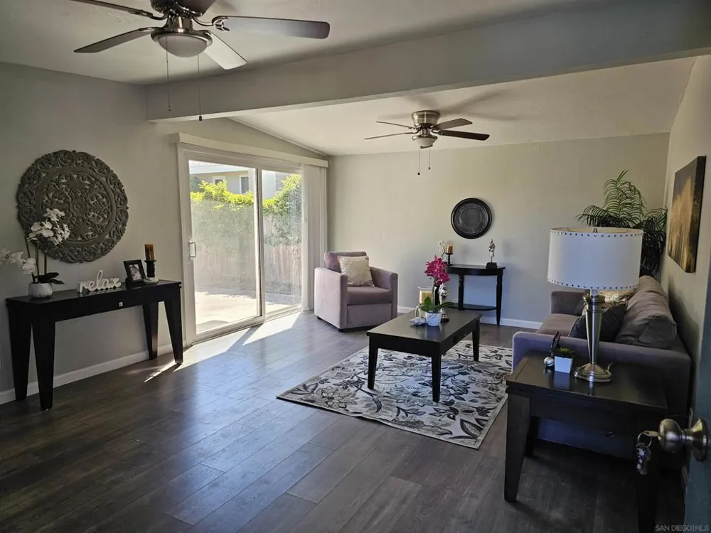 4858 Chateau Drive San Diego, CA 92117