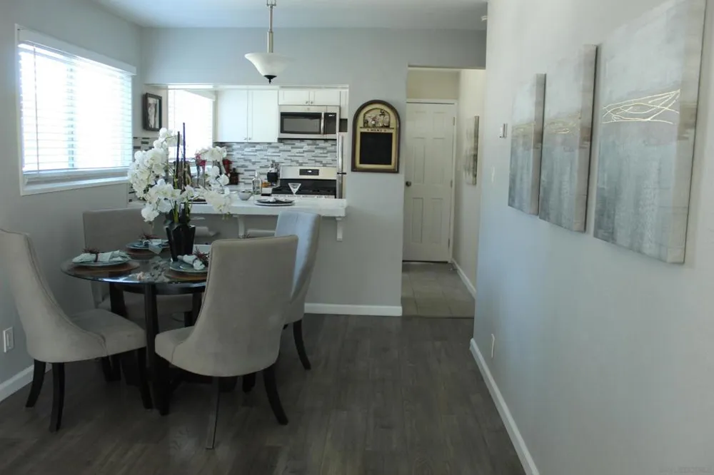 4858 Chateau Drive San Diego, CA 92117