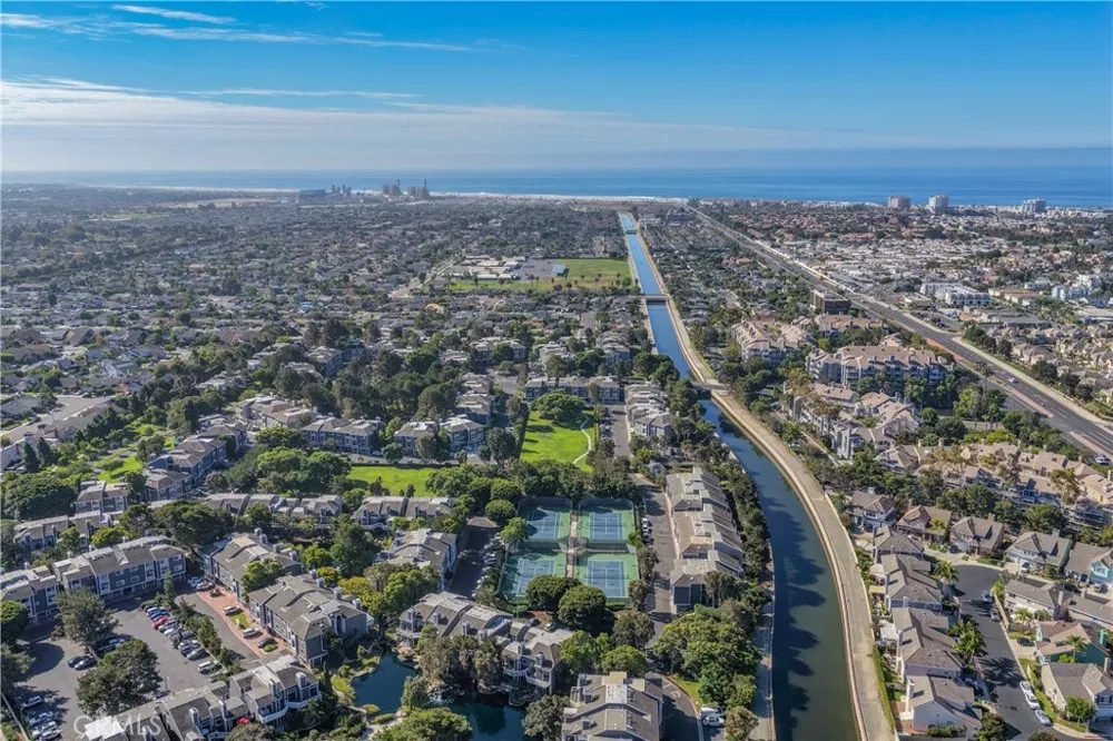 20331 Bluffside #307 Huntington Beach, CA 92646