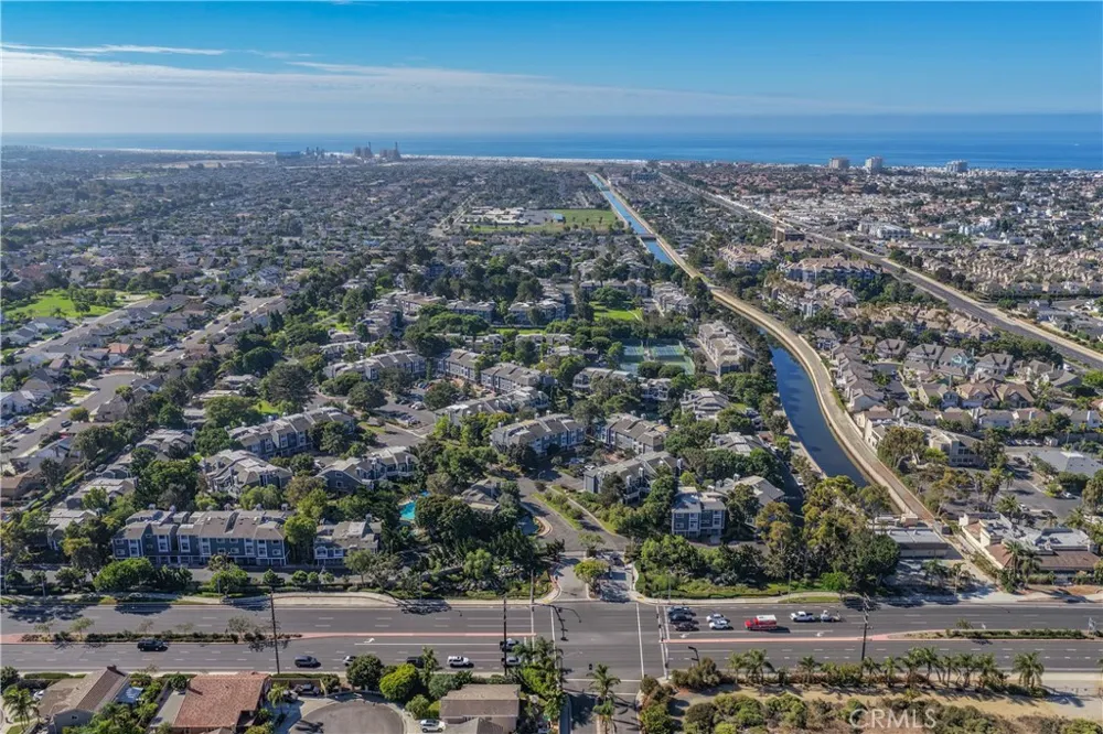 20331 Bluffside #307 Huntington Beach, CA 92646