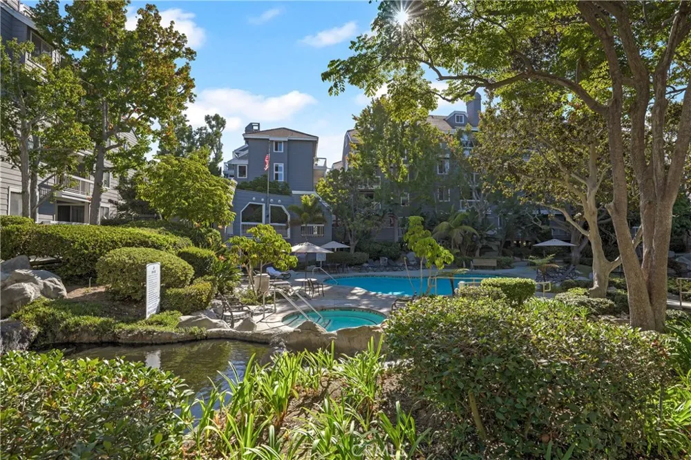 20331 Bluffside #307 Huntington Beach, CA 92646