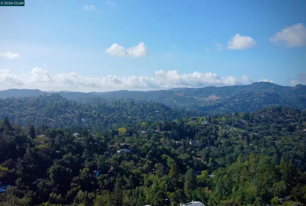 11 Las Palomas Orinda, CA 94563
