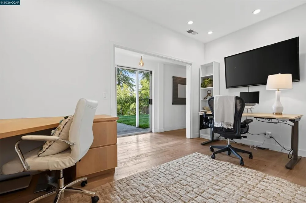 11 Las Palomas Orinda, CA 94563