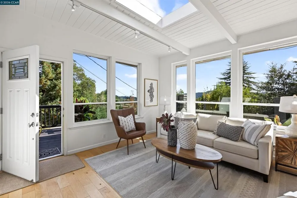 11 Las Palomas Orinda, CA 94563